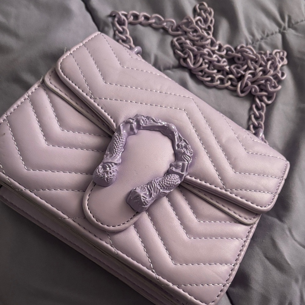 Elegant Quilted Crossbody Bag in Lavender